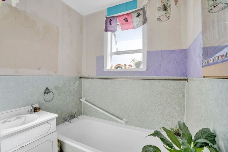 Photo of property in 2 Handley Place, Glen Avon, New Plymouth, 4312