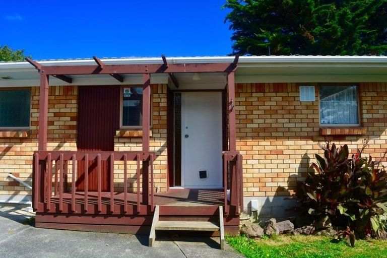 Photo of property in 1/88 Velma Road, Hillcrest, Auckland, 0627