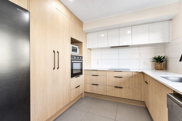 Photo of property in 26b Wade River Road, Stanmore Bay, Whangaparaoa, 0932