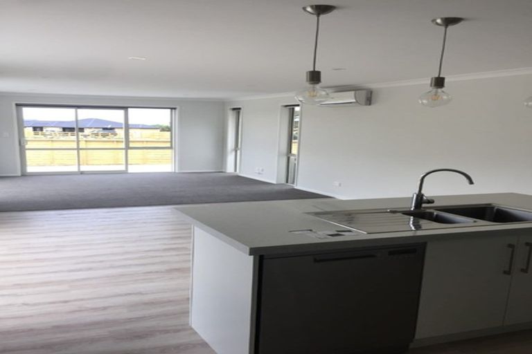 Photo of property in 22 Lakeside Terrace, Omokoroa, 3114