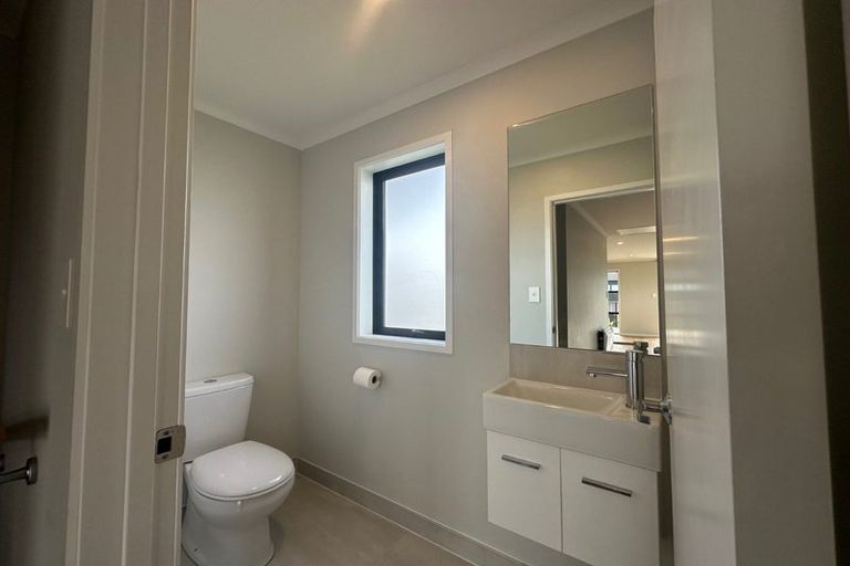 Photo of property in 2 Kawapani Lane, Kumeu, 0810