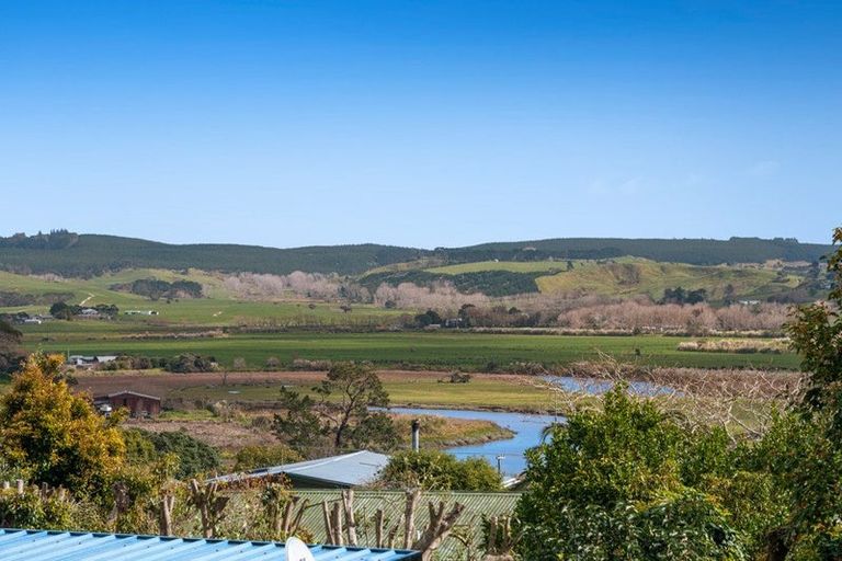 Photo of property in 2 Kaipara Crescent, Helensville, 0800