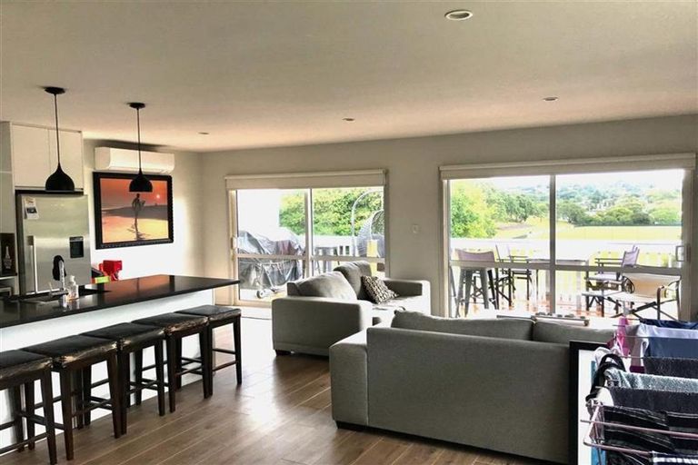 Photo of property in 2/55 Velma Road, Hillcrest, Auckland, 0627