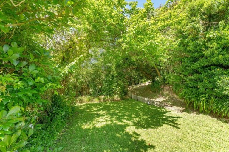 Photo of property in 16 Frederick Street, Tawa, Wellington, 5028