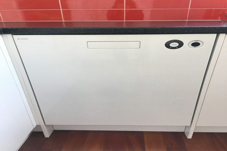 Photo of property in 31a Forrest Hill Road, Milford, Auckland, 0620