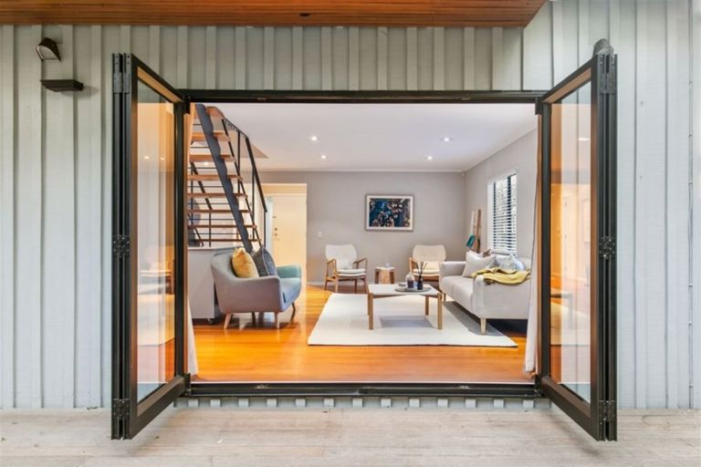 Photo of property in 193a Queen Street, Northcote Point, Auckland, 0627