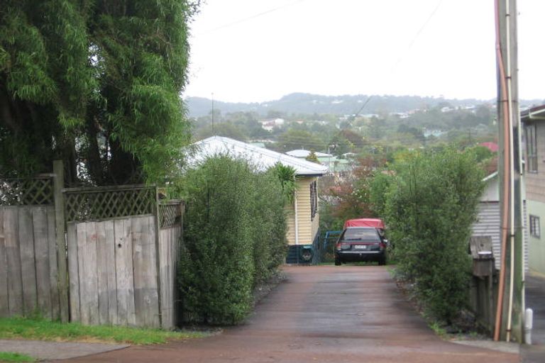 Photo of property in 1/326 West Coast Road, Glen Eden, Auckland, 0602