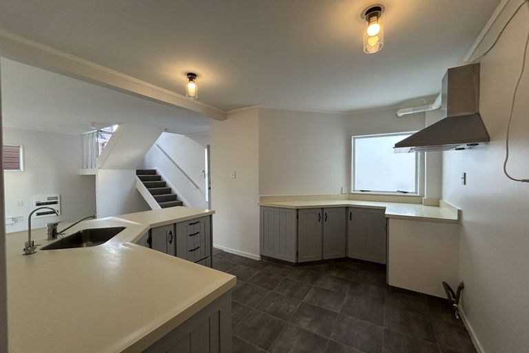 Photo of property in 3/15 Apu Crescent, Lyall Bay, Wellington, 6022