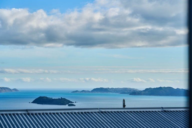 Photo of property in 279 Dowse Drive, Maungaraki, Lower Hutt, 5010