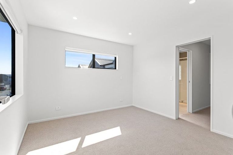 Photo of property in 32 Viridian Avenue, Rosehill, Papakura, 2113