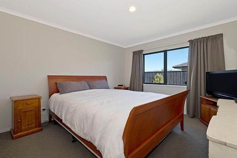 Photo of property in 66 Shillingford Boulevard, Rolleston, 7615