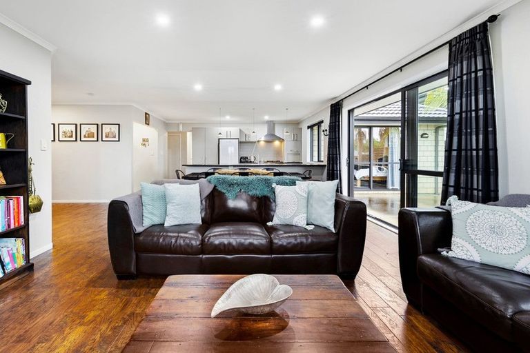 Photo of property in 4 Bloomfield Rise, Stanmore Bay, Whangaparaoa, 0932