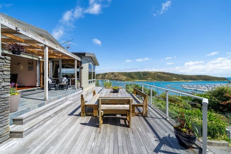 Photo of property in 62 Kiriwai Road, Paremata, Porirua, 5024