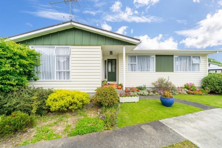 Photo of property in 4 Ruapae Grove, Trentham, Upper Hutt, 5018