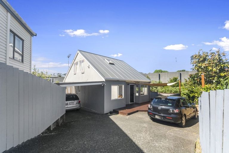 Photo of property in 1042a Great North Road, Point Chevalier, Auckland, 1022