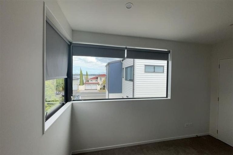 Photo of property in 106c Fisher Parade, Sunnyhills, Auckland, 2010