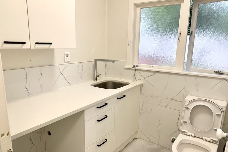 Photo of property in 33 Diana Drive, Glenfield, Auckland, 0627