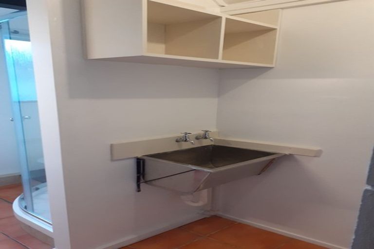 Photo of property in 140 Akaroa Drive, Maupuia, Wellington, 6022