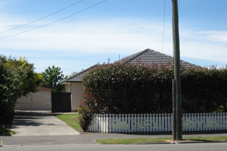 Photo of property in 18 Avonhead Road, Avonhead, Christchurch, 8042