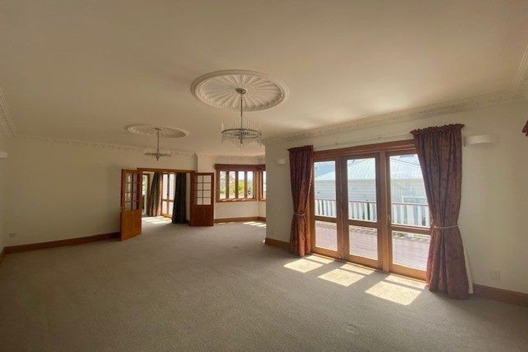 Photo of property in 5-7 Mahoe Street, Eastbourne, Lower Hutt, 5013