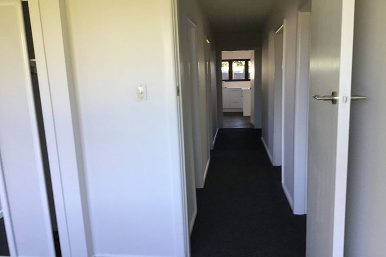 Photo of property in 8 Liverton Crescent, Bishopdale, Christchurch, 8053