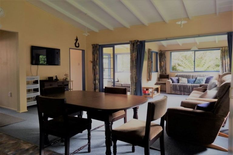 Photo of property in 16 Field Terrace, Okiwi Bay, 7193