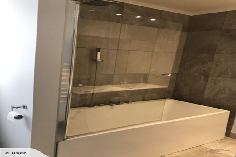 Photo of property in 30a Holland Street, Pukekohe, 2120