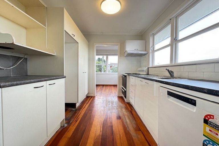 Photo of property in 16 Beazley Avenue, Paparangi, Wellington, 6037