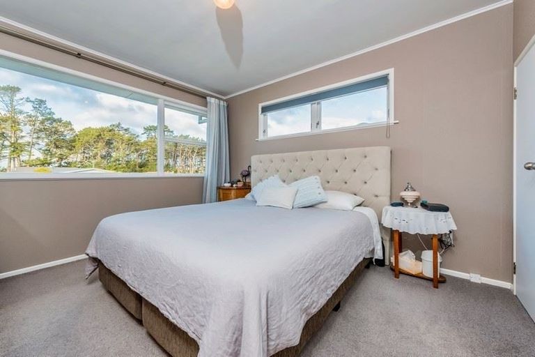 Photo of property in 6 Thornlow Street, Glendene, Auckland, 0602