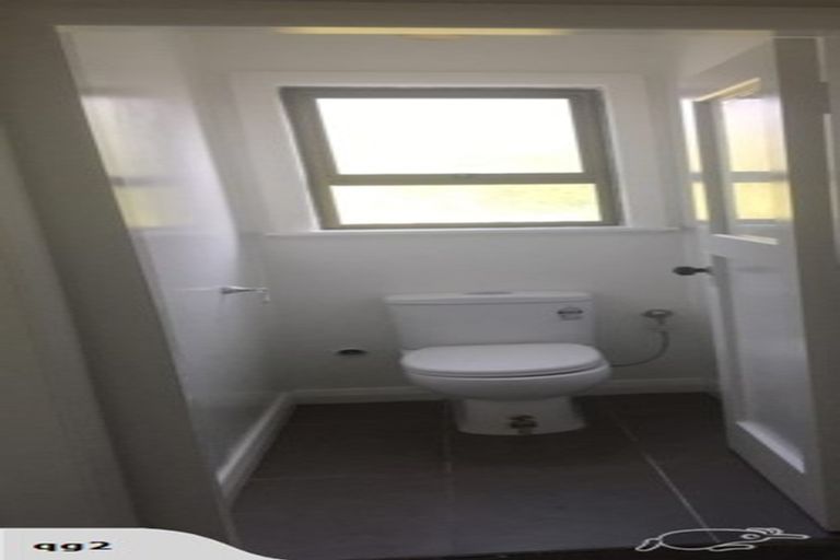 Photo of property in 13 Westwell Road, Belmont, Auckland, 0622