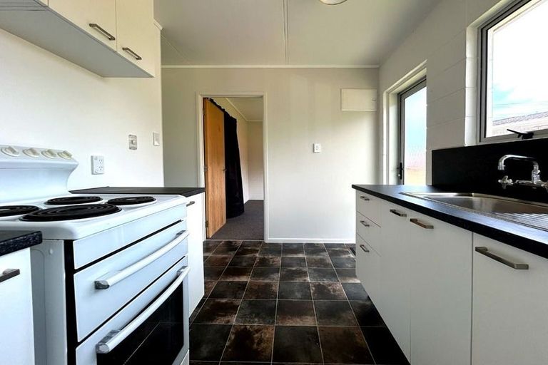 Photo of property in 2/52 Bayly Street, Waitara, 4320