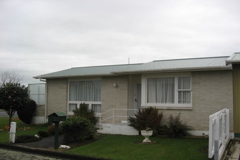 Photo of property in 1 Royal Place, Levin, 5510