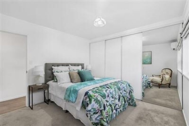 Photo of property in 1/7 Malters Place, Browns Bay, Auckland, 0630