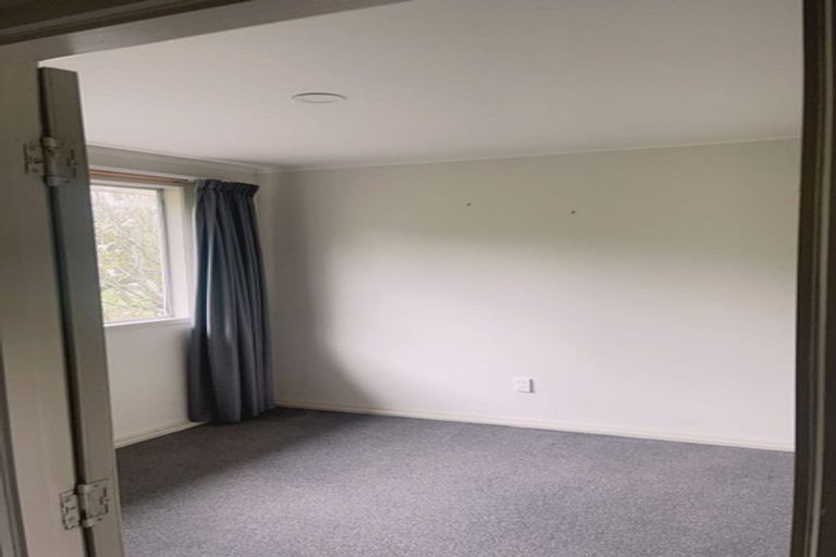 Photo of property in 3 Shale Avenue, Massey, Auckland, 0614