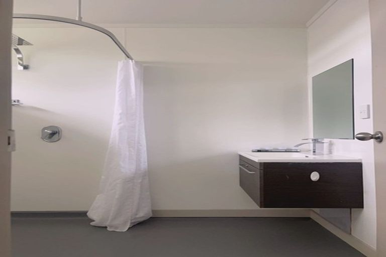 Photo of property in 3 Shale Avenue, Massey, Auckland, 0614