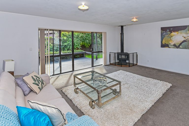 Photo of property in 8 Hadley Wood Drive, Wattle Downs, Auckland, 2103