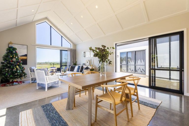 Photo of property in 75 Oak Road, Poraiti, Napier, 4112