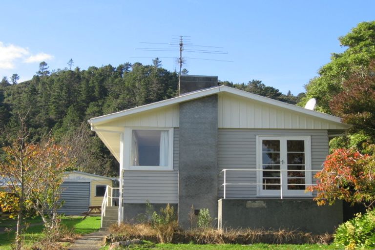 Photo of property in 33 Tanekaha Street, Stokes Valley, Lower Hutt, 5019