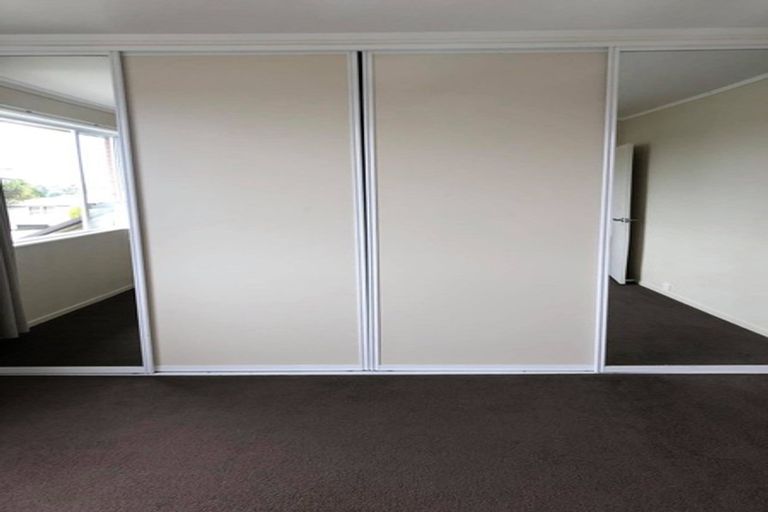 Photo of property in 1/36 Exmouth Road, Northcote, Auckland, 0627