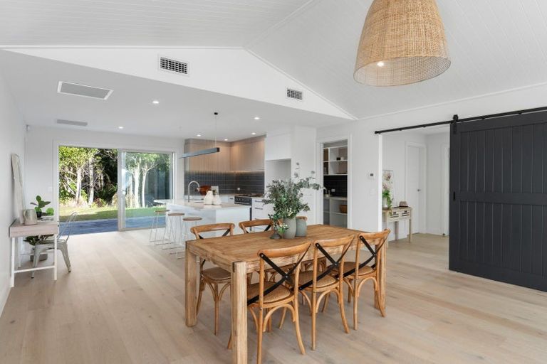 Photo of property in 7 Pihoihoi Close, Waikanae, 5036