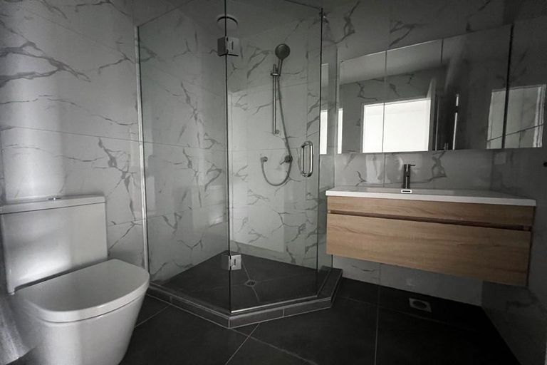 Photo of property in 6/21 Divich Avenue, Te Atatu South, Auckland, 0610