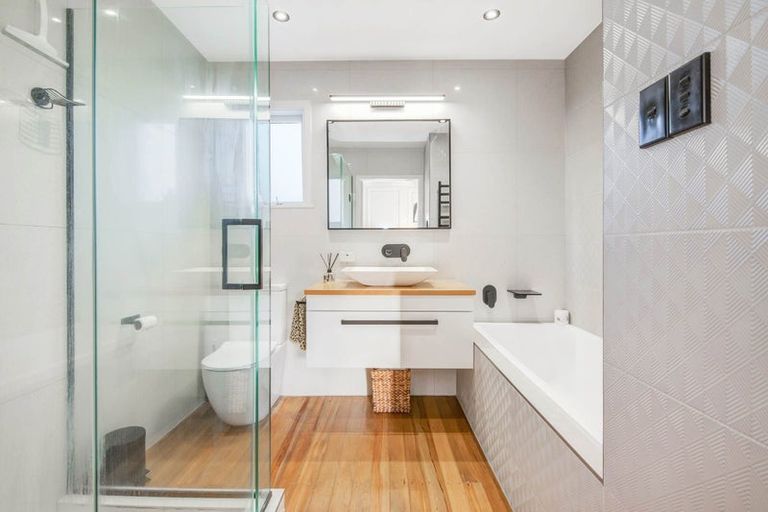 Photo of property in 1/29 Bruce Road, Glenfield, Auckland, 0629