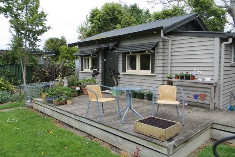 Photo of property in 374 College Street, Hokowhitu, Palmerston North, 4410