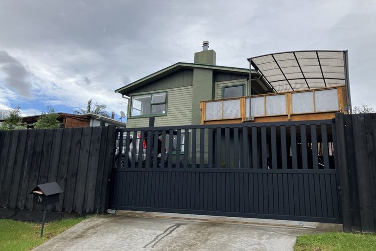 Photo of property in 76 Lauderdale Road, Birkdale, Auckland, 0626