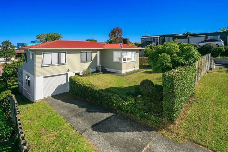 Photo of property in 7 Camelot Place, Glenfield, Auckland, 0629