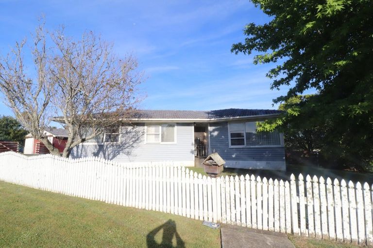 Photo of property in 1 Ngatoa Place, Glenfield, Auckland, 0629