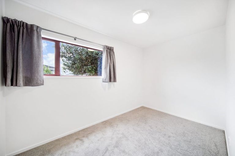 Photo of property in 33 Convair Crescent, Mangere, Auckland, 2022