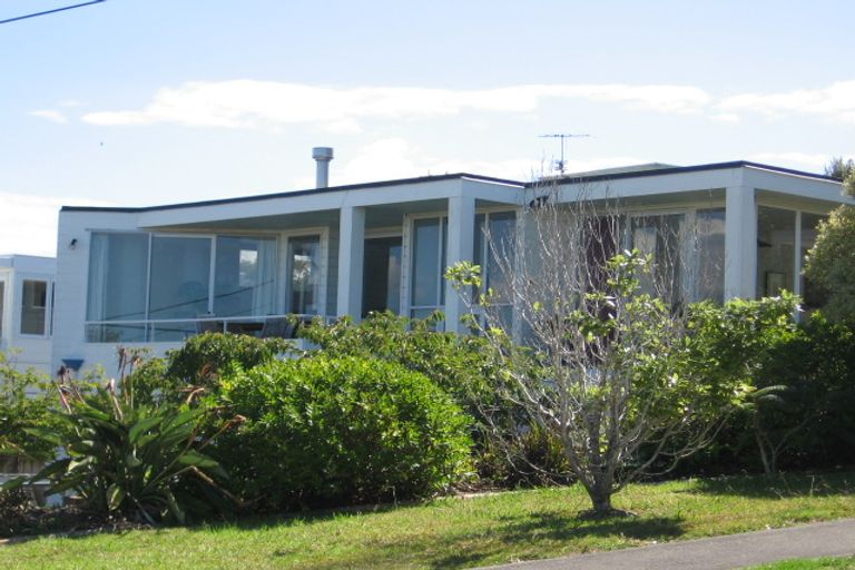 Photo of property in 1/14 Gulf View Road, Murrays Bay, Auckland, 0630