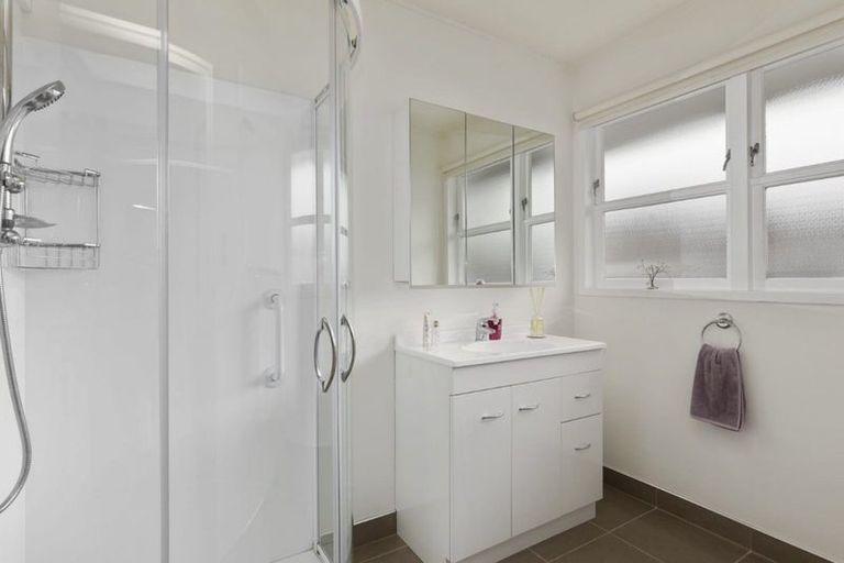 Photo of property in 2/53 Ludlam Crescent, Woburn, Lower Hutt, 5010