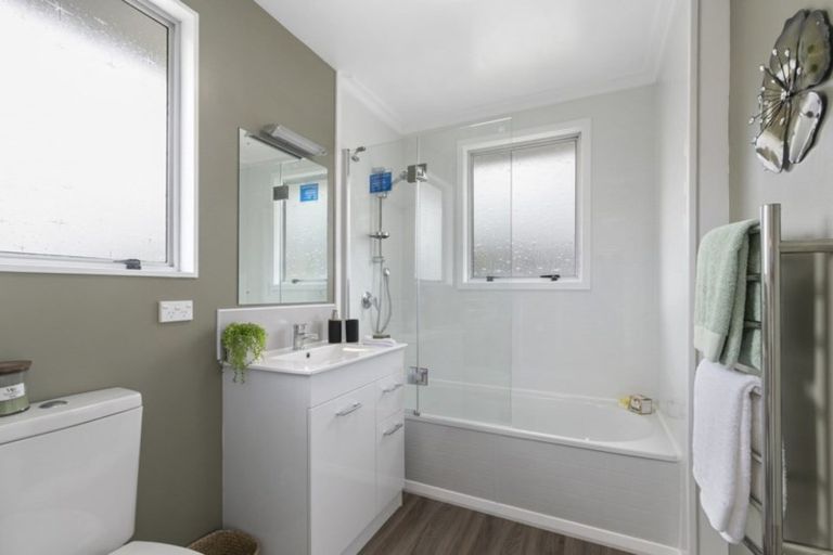 Photo of property in 4a Guiness Street, Avalon, Lower Hutt, 5011